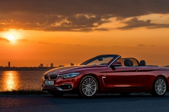 BMW 420i Cabrio este noua pasiune de vară.