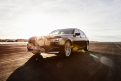 P90335199_highRes_the-new-bmw-745le-02
