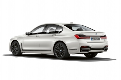 P90335798_highRes_the-new-bmw-745e-02-