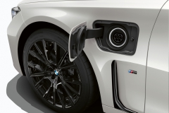 P90335802_highRes_the-new-bmw-745e-02-
