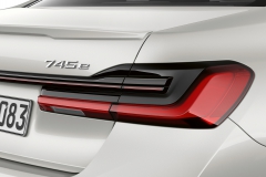 P90335803_highRes_the-new-bmw-745e-02-