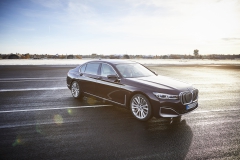 P90335816_highRes_the-new-bmw-745le-02