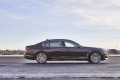 P90335820_highRes_the-new-bmw-745le-02