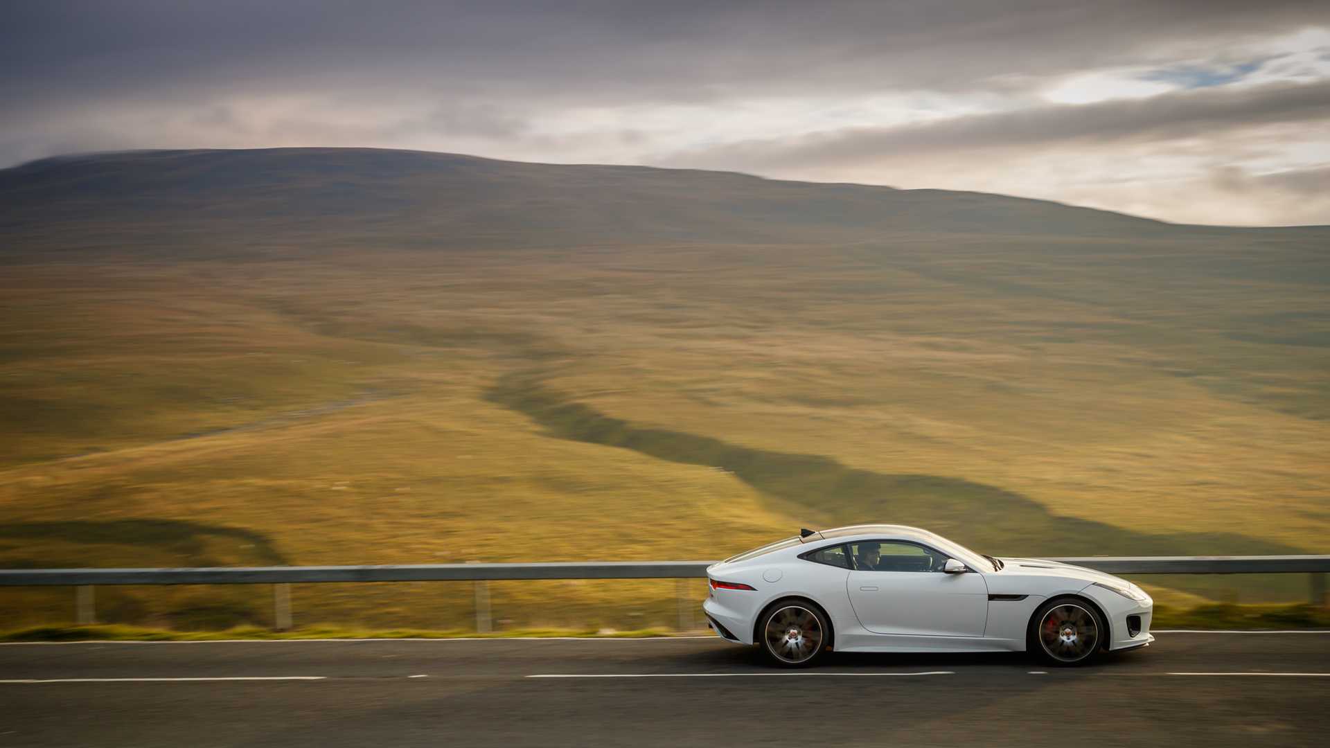 2020-jaguar-f-type-checkered-flag-edition (6)