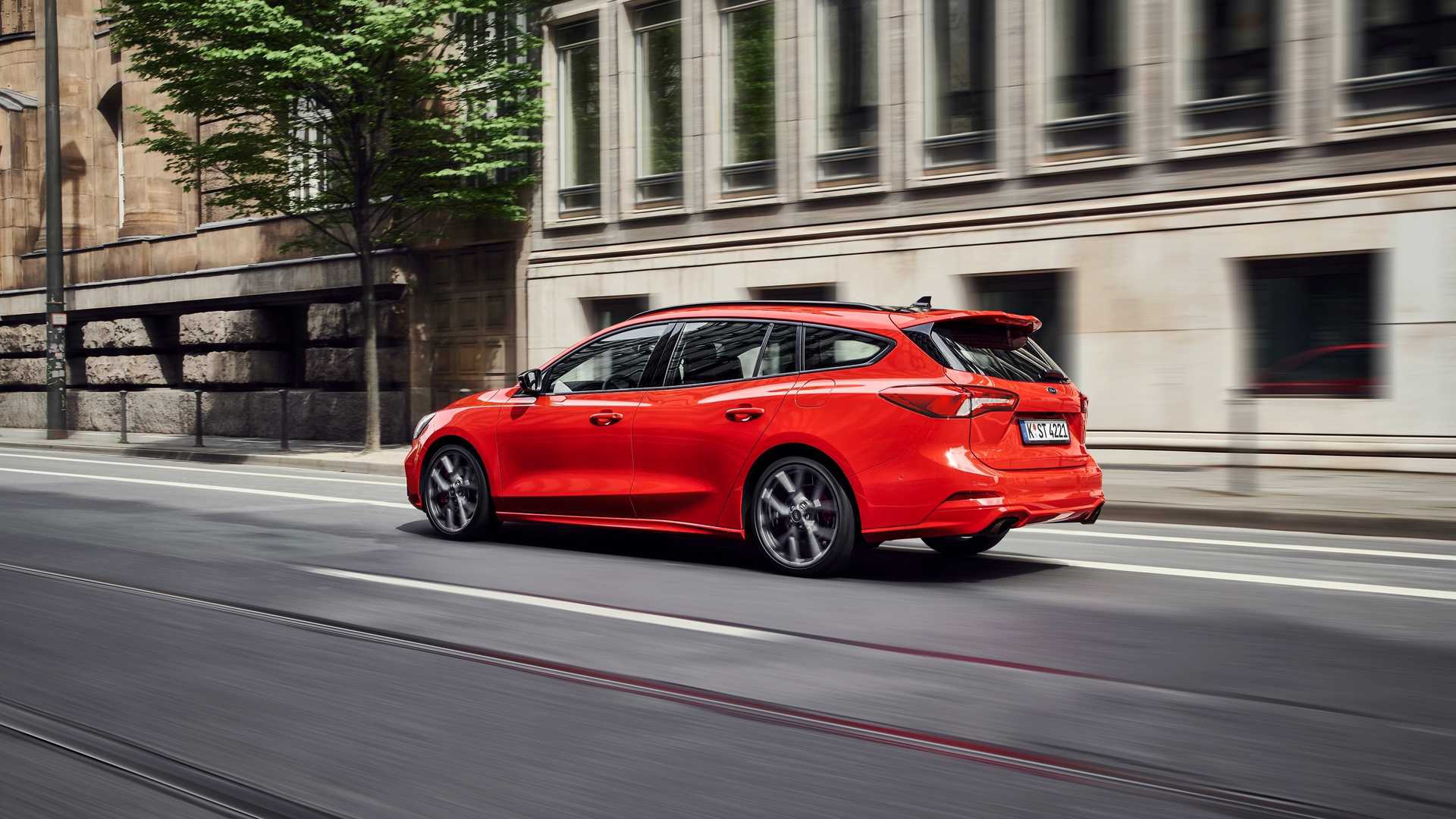 2019-ford-focus-st-wagon-1