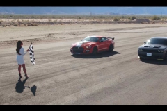shelby-gt500-vs-hellcat-is-the-drag-race-we-were-waiting-for
