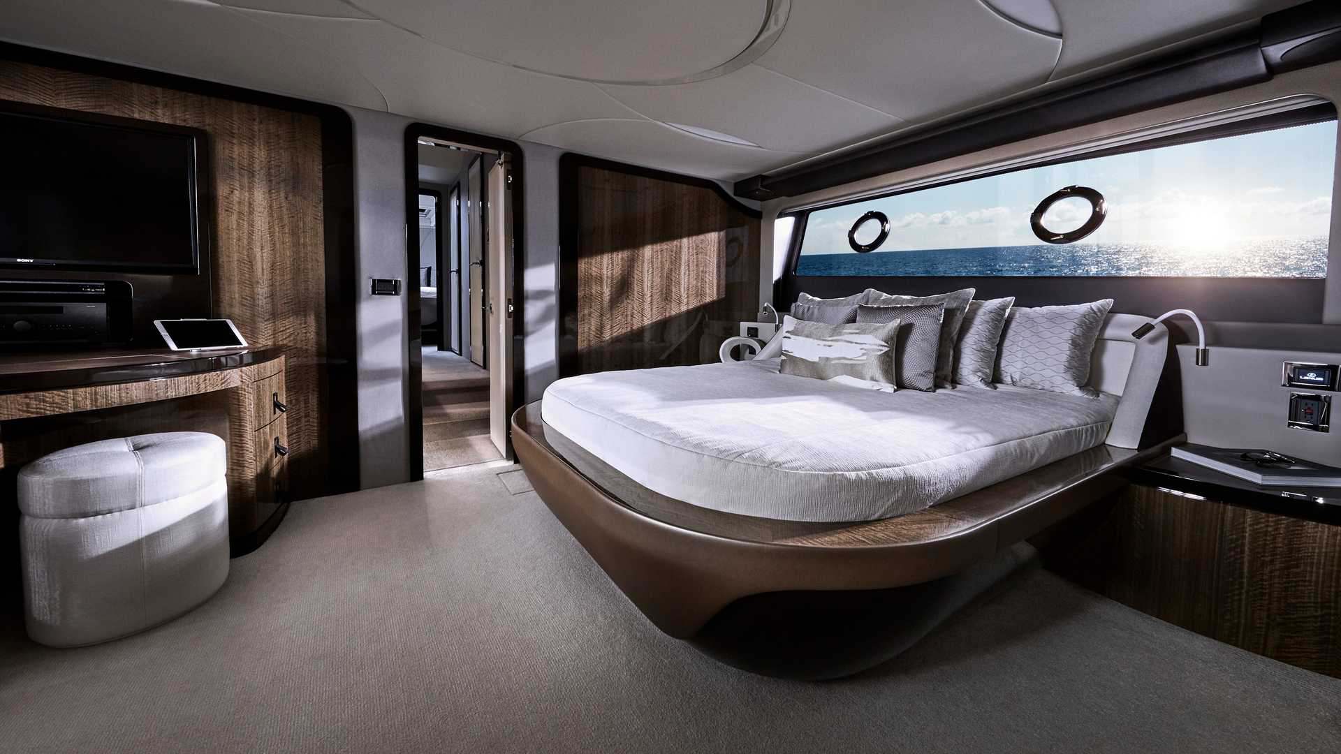 lexus-ly-650-yacht-3