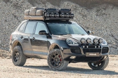 lifted-porsche-cayenne-with-piaa-rally-lights-1