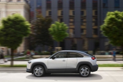 2020-mazda-mx-30-13