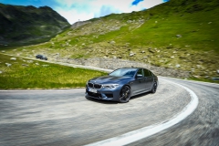 P90368697_highRes_driving-legends-joch