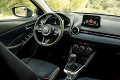 2020-Mazda2_int
