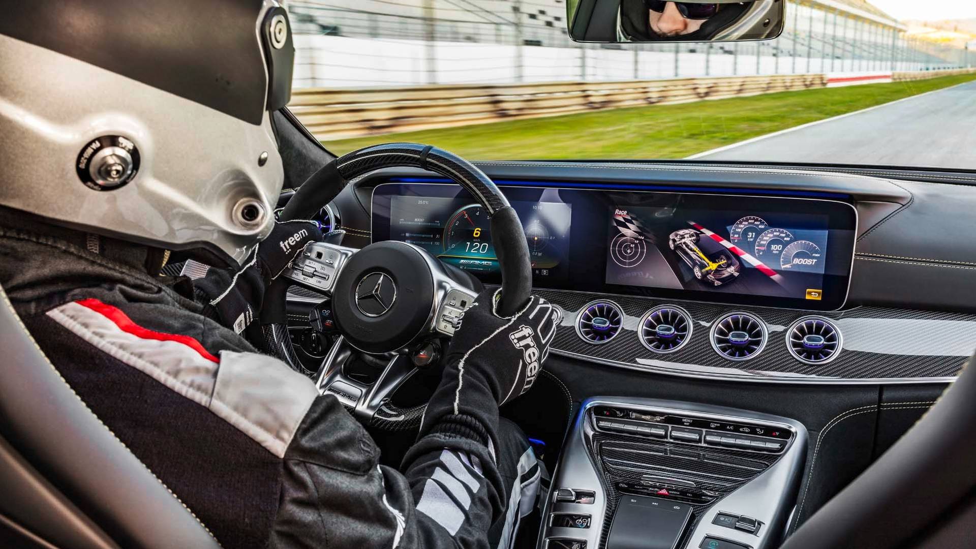 Mercedes-AMG GT 63 S ia cu asalt Nürburgring