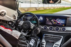 Mercedes-AMG GT 63 S ia cu asalt Nürburgring