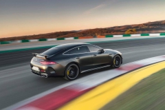 Mercedes-AMG GT 63 S ia cu asalt Nürburgring