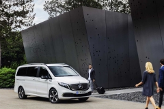 mercedes-benz-eqv-4