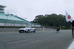 mercedes-amg-gt-vs-drone (1)
