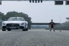 mercedes-amg-gt-vs-drone (2)