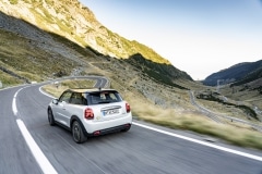 P90366519_highRes_mini-cooper-se-at-th