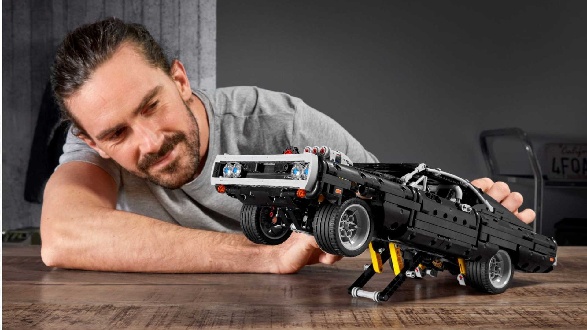 dom-s-dodge-charger-lego-technic