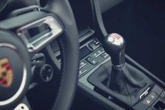 2019-porsche-718-boxster-t-console