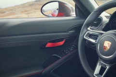 2019-porsche-718-boxster-t-door-panel