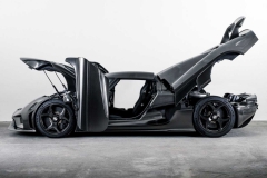 koenigsegg-regera-with-bare-carbon-fiber-body-1