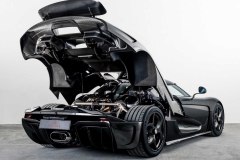 koenigsegg-regera-with-bare-carbon-fiber-body-2