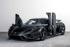 koenigsegg-regera-with-bare-carbon-fiber-body