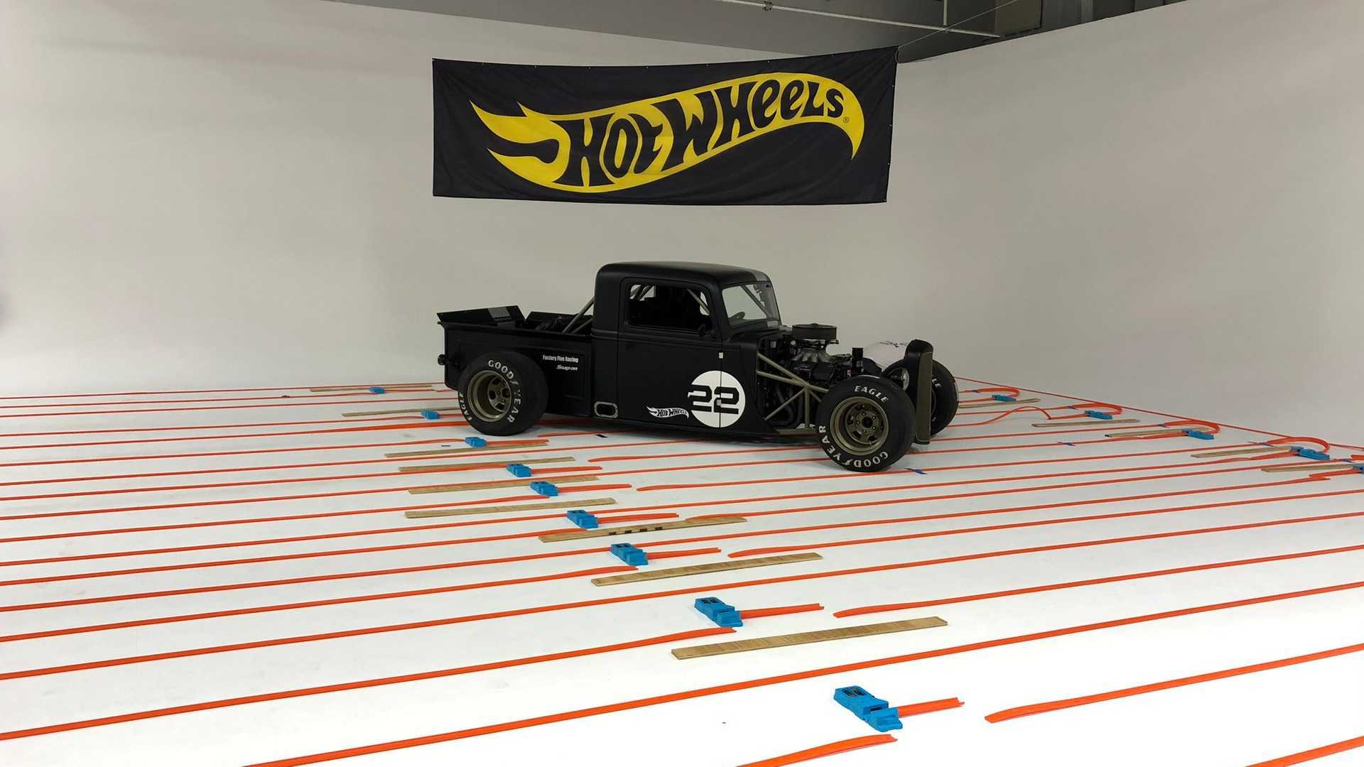 the-world-s-longest-hot-wheels-track-2