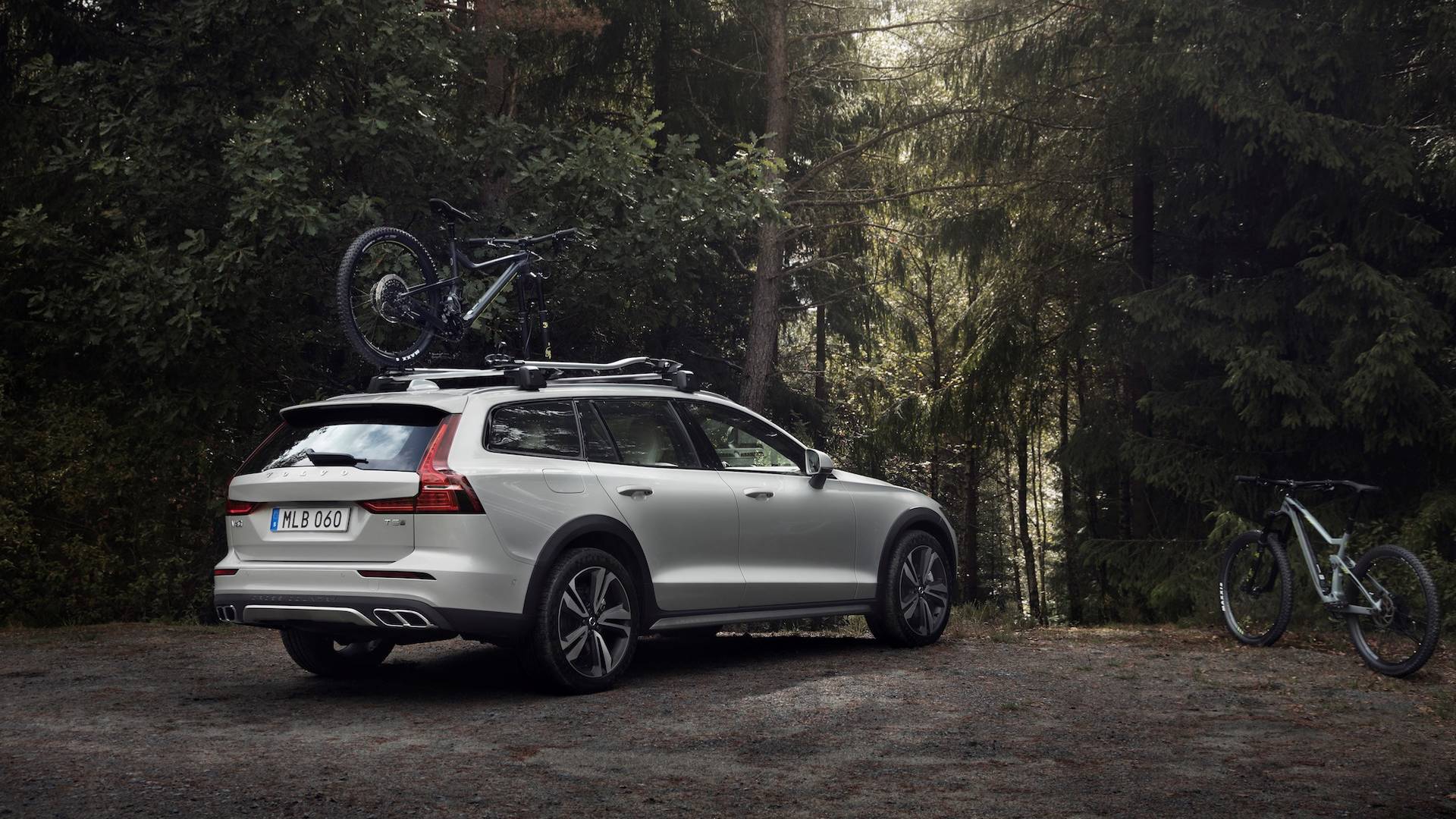 new-volvo-v60-cross-country (21)