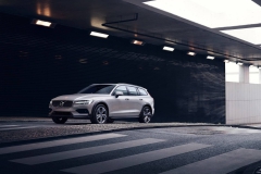 new-volvo-v60-cross-country (16)