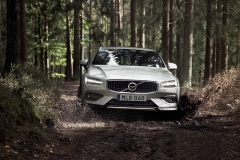 new-volvo-v60-cross-country (17)