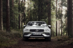 new-volvo-v60-cross-country (18)
