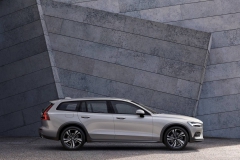 new-volvo-v60-cross-country (23)