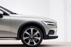 new-volvo-v60-cross-country (24)