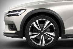 new-volvo-v60-cross-country (6)