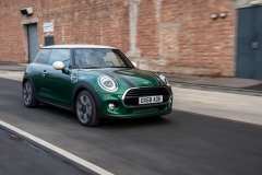 P90331351_highRes_mini-cooper-60-years