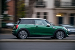 P90331356_highRes_mini-cooper-60-years