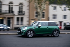 P90331360_highRes_mini-cooper-60-years