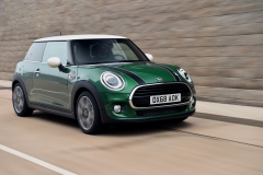 P90331362_highRes_mini-cooper-60-years