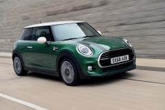 P90331365_highRes_mini-cooper-60-years