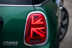 P90331390_highRes_mini-cooper-60-years