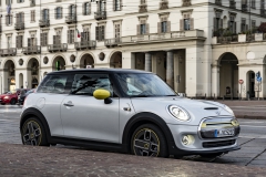 P90378257_highRes_the-new-mini-electri