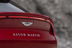 aston-martin-dbx-13