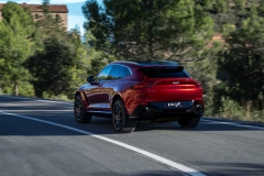 aston-martin-dbx-17
