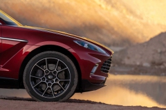 aston-martin-dbx-21
