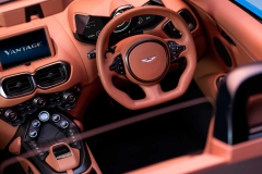 2021-aston-martin-vantage-roadster-10