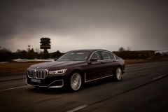 P90335746_highRes_the-new-bmw-745le-02