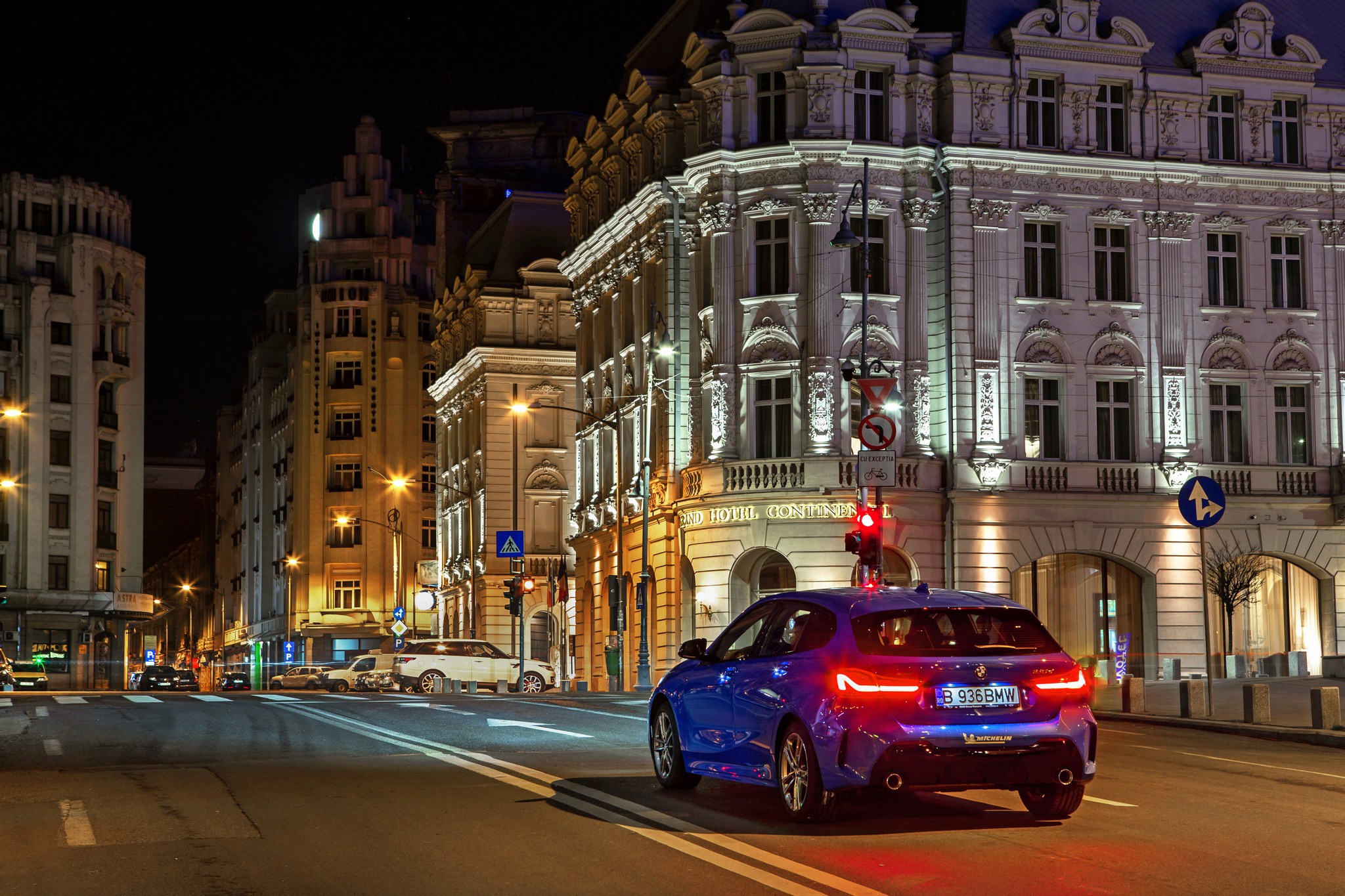 P90386473_highRes_nightdriving-in-buch