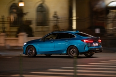 P90386475_highRes_nightdriving-in-buch